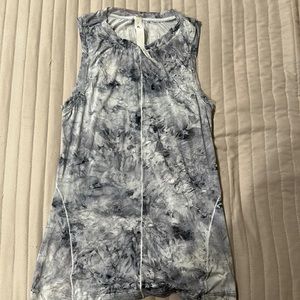 Lululemon lightweight tank